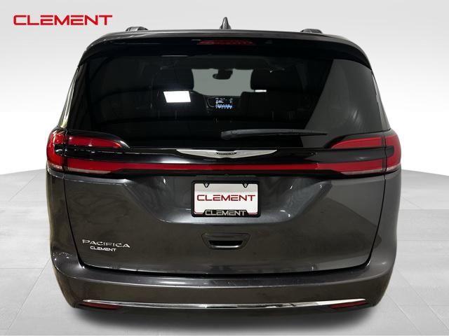 2022 Chrysler Pacifica Touring L 21