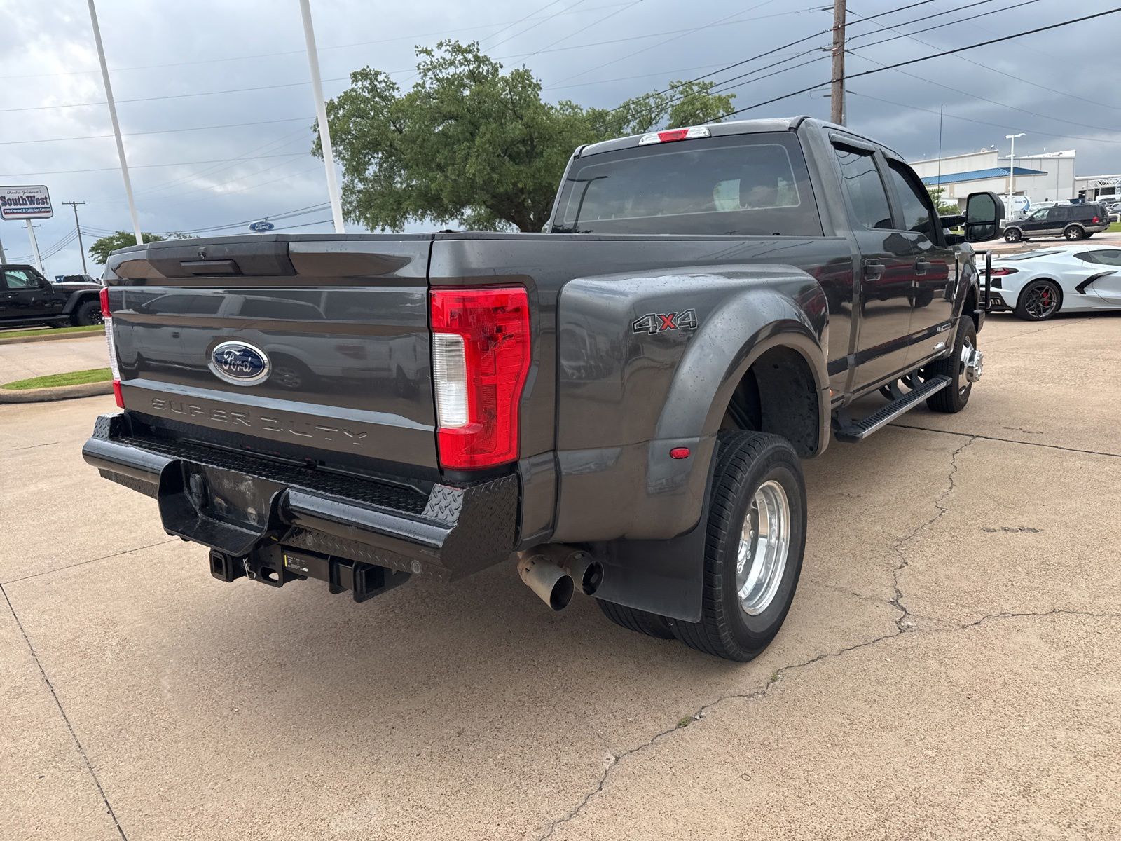 View vehicle photo 7