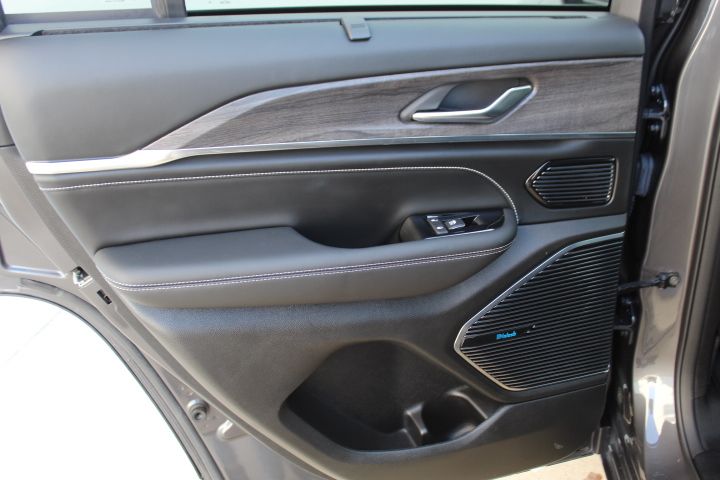 Used Car 2022 Jeep Grand Cherokee  Overland For Sale Under $40,000 In Austin, Texas
