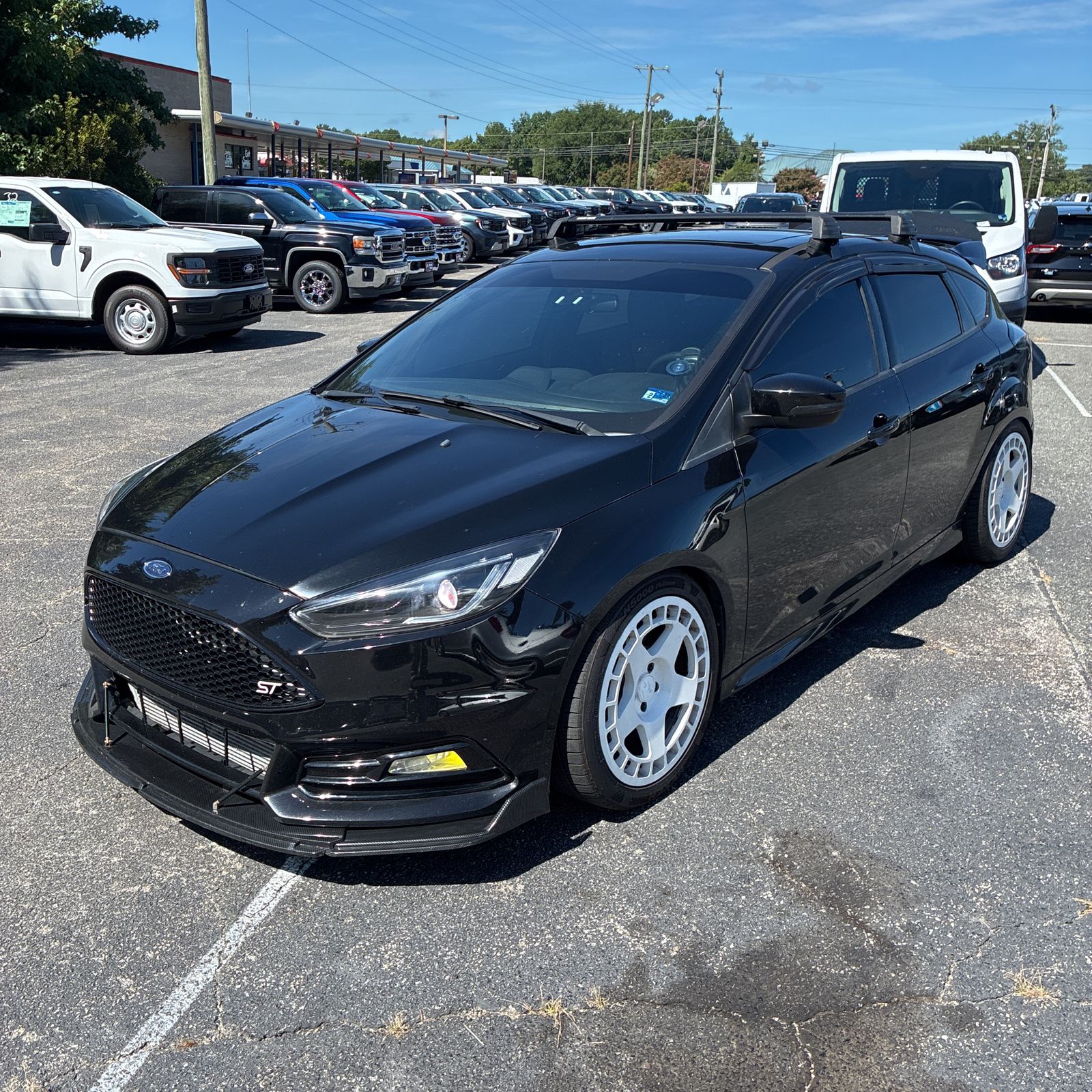 Shadow Black 2016 Ford Focus Hatchback Front-Wheel Drive 6-Speed Manual