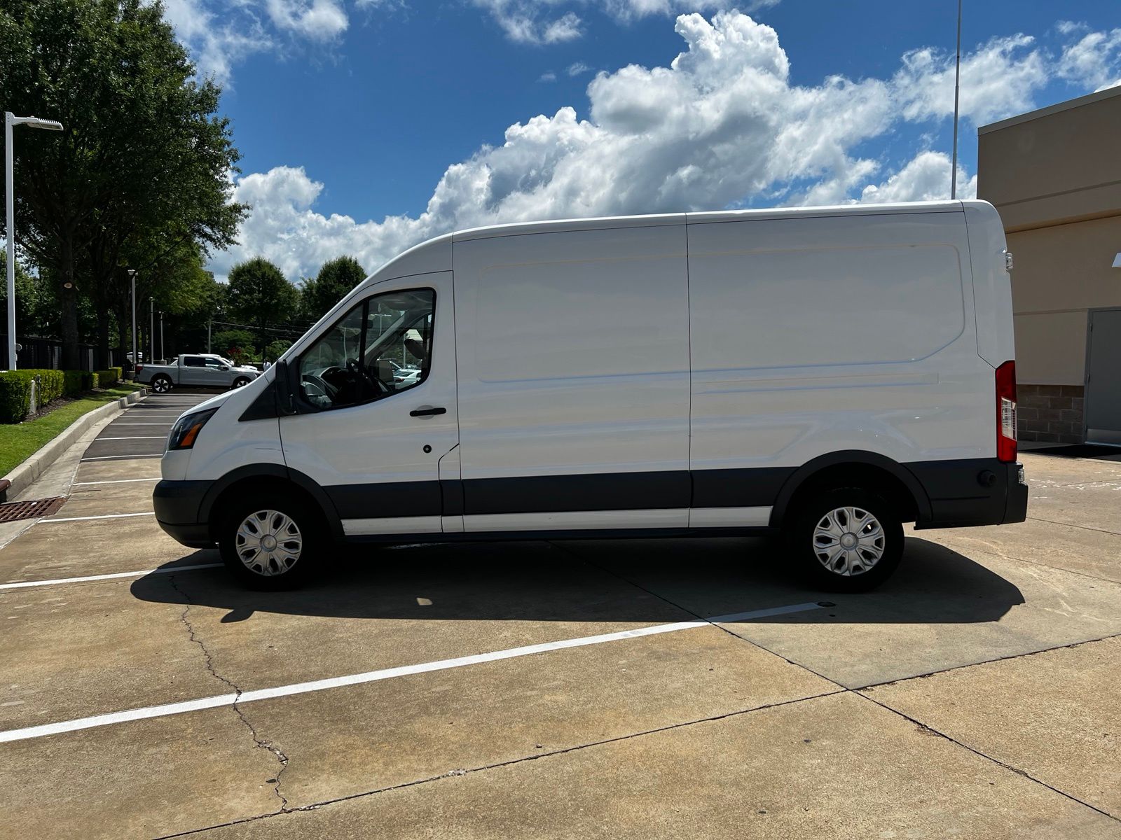 Thumbnail: 2018 Ford Transit Series - 8