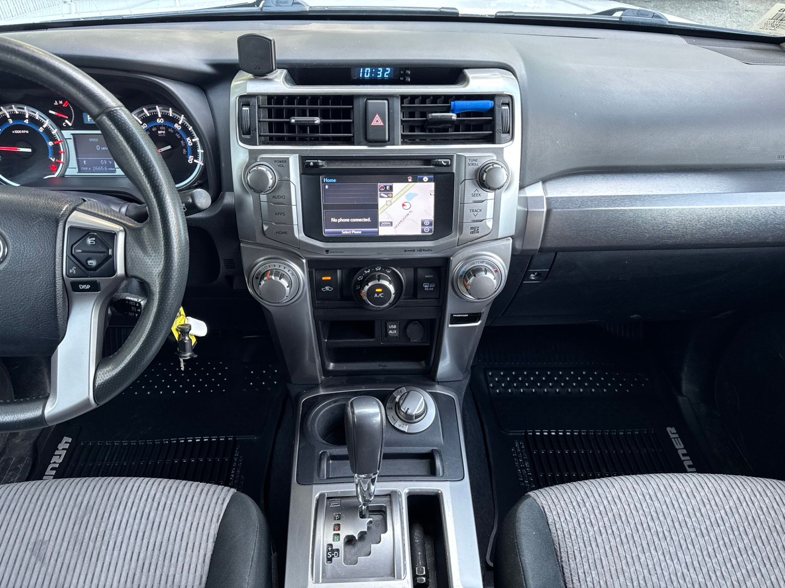 Used 2018 Super White Toyota SR5 image 29
