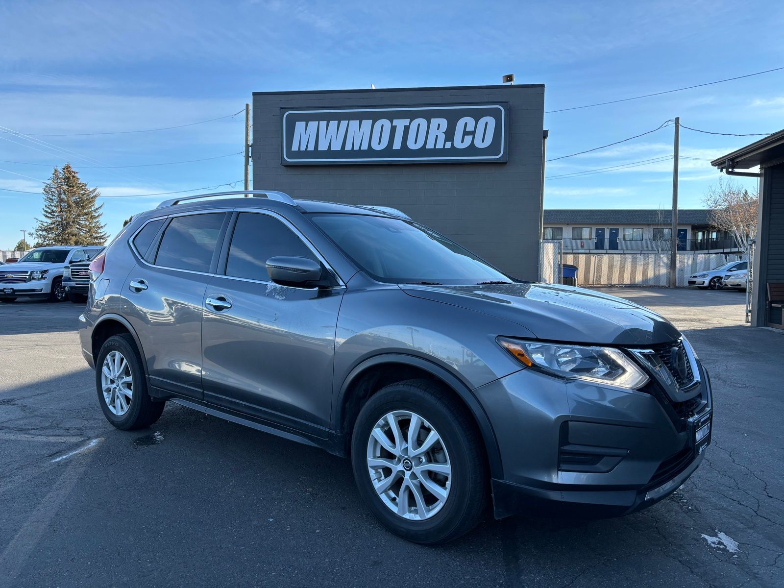 2020 Nissan Rogue SV's photo