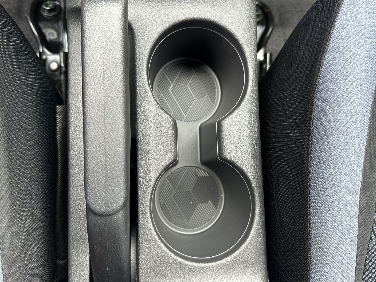 2025 Nissan Versa 1.6 SV photo 9