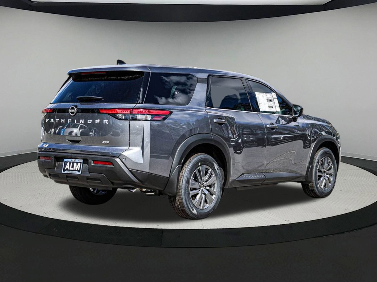 2025 Nissan Pathfinder S photo 4