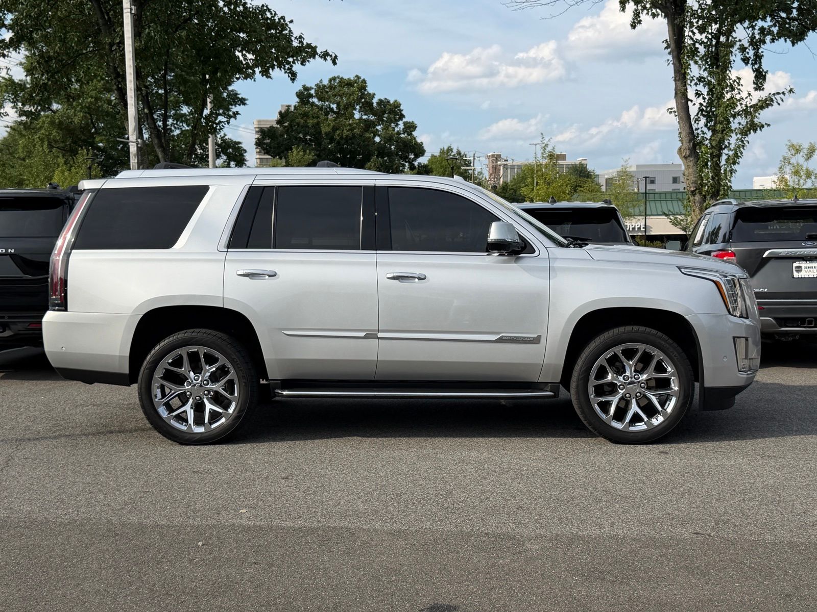Used 2017 Radiant Silver Metallic Cadillac Luxury image 5