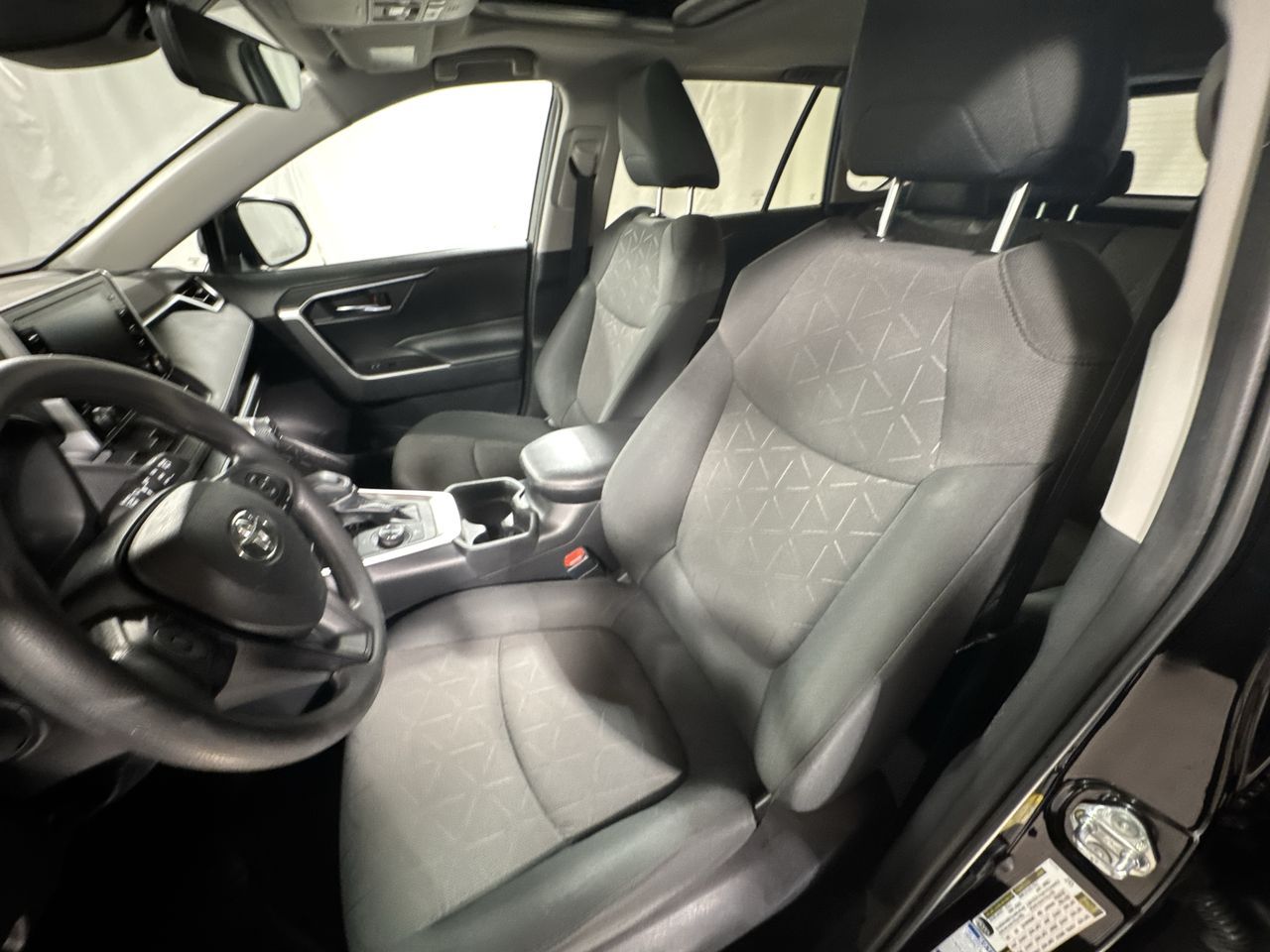 2019 Toyota RAV4 Hybrid XLE photo 16