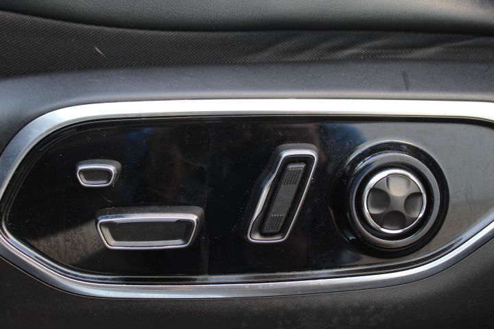 Used Car 2022 Jeep Grand Cherokee  Overland For Sale Under $40,000 In Austin, Texas