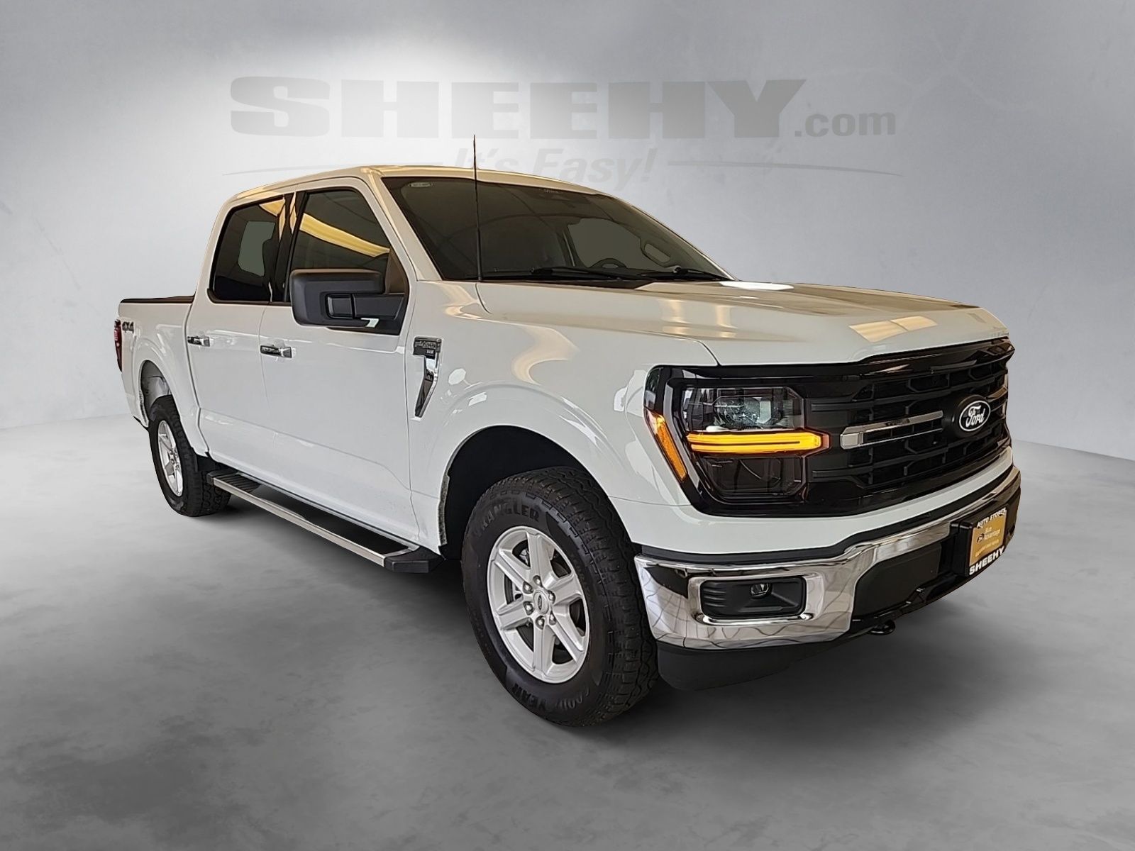 Used 2025 Oxford White Ford XLT image 2