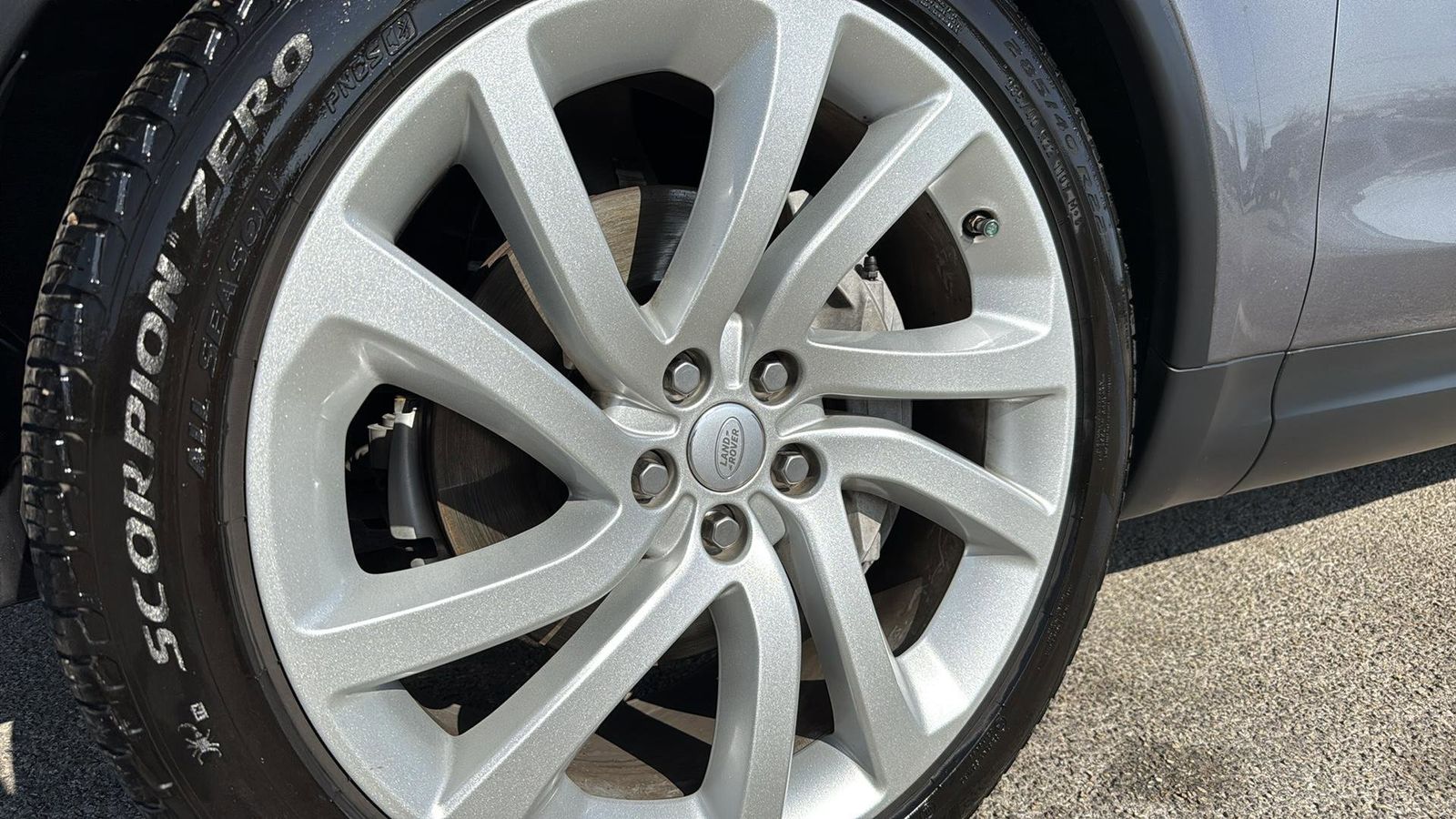 Used Car 2020 Land Rover Discovery  Hse Luxury For Sale Under $30,000 In Austin, Texas