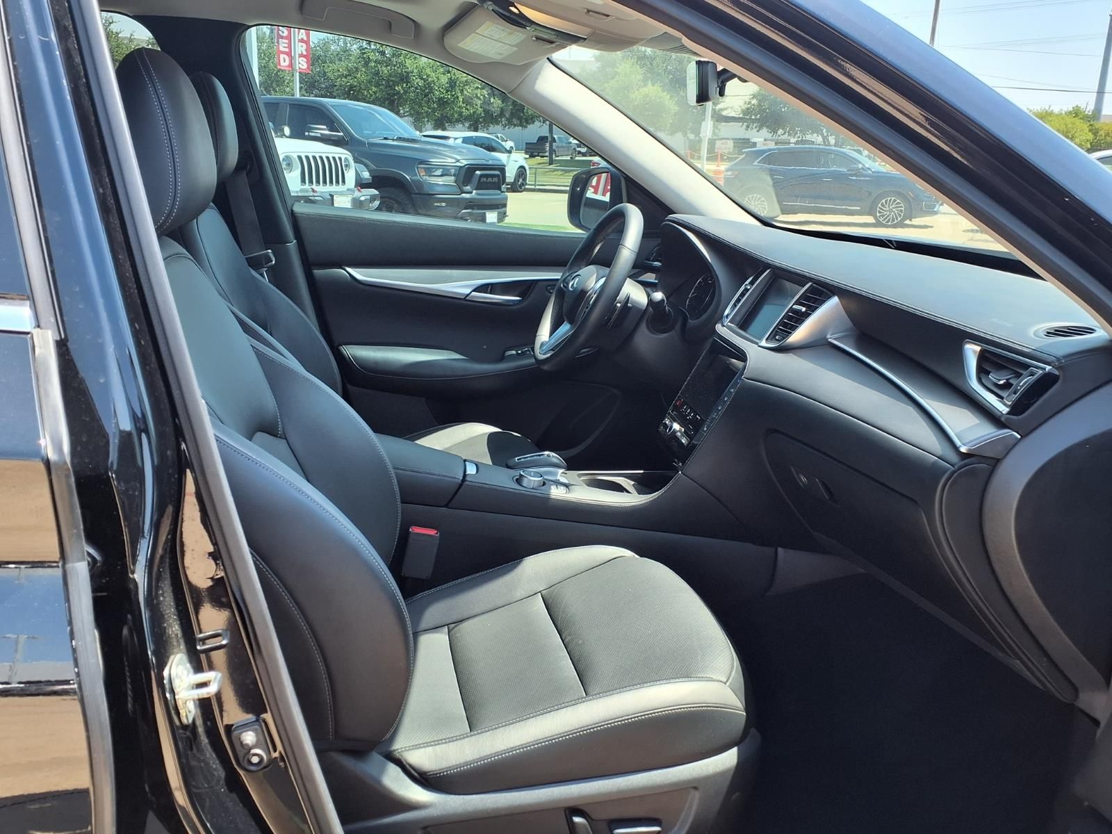 2023 INFINITI QX50 LUXE Black at South Houston Nissan