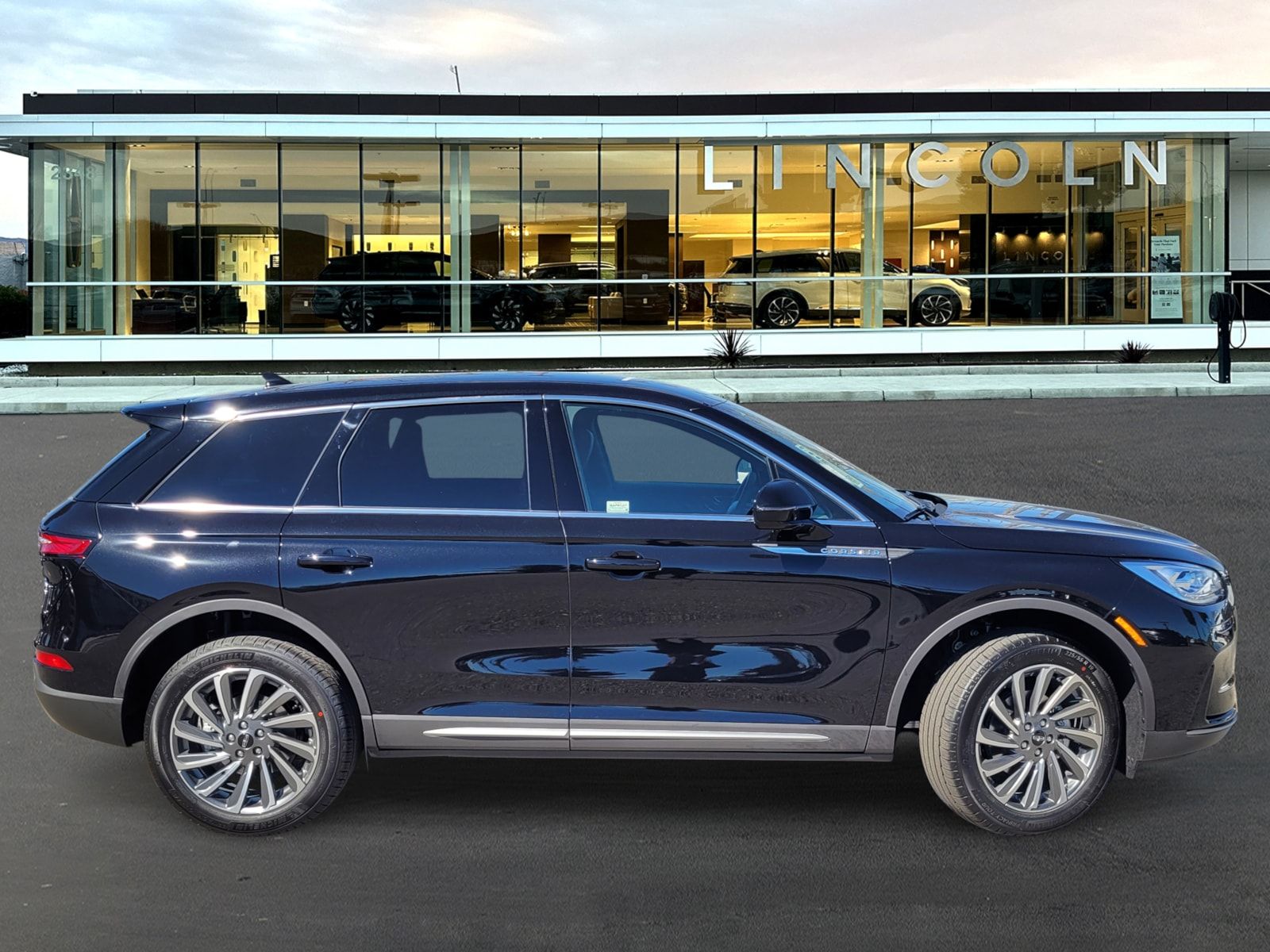 New 2025 Black Lincoln Reserve image 3