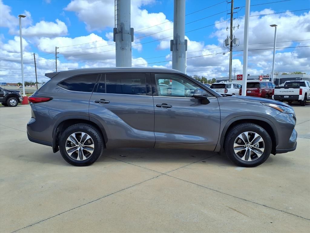 2021 Toyota Highlander XLE Gray at Gullo Toyota