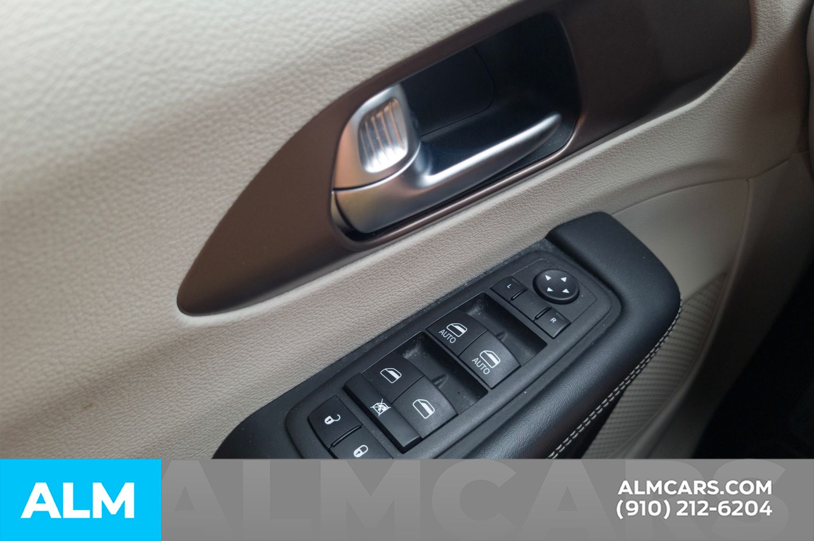 Used 2023 Bright White Clearcoat Chrysler LX image 17