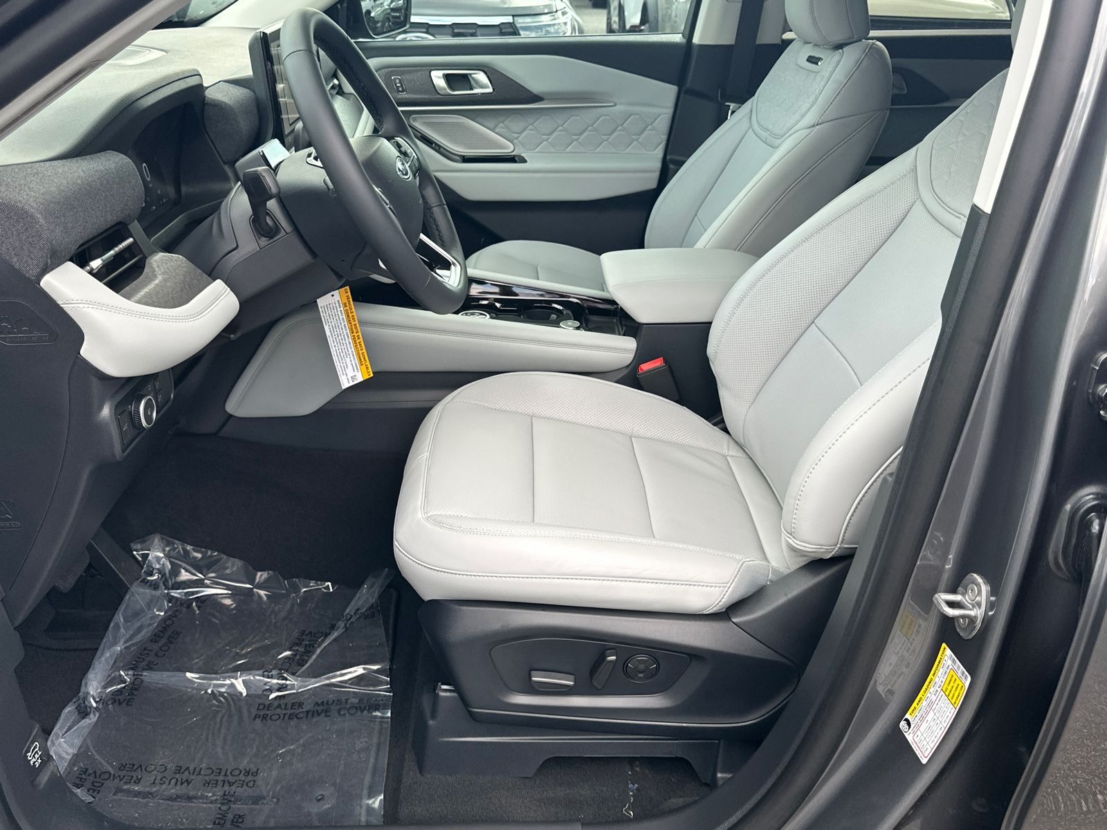 New 2026 Carbonized Gray Metallic Ford Platinum™ image 10