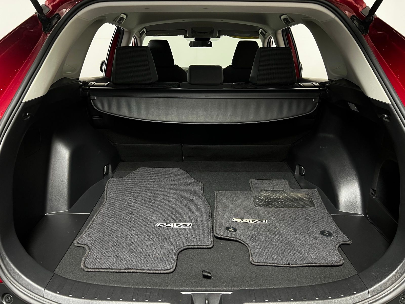 Thumbnail: 2021 Toyota RAV4 - 22