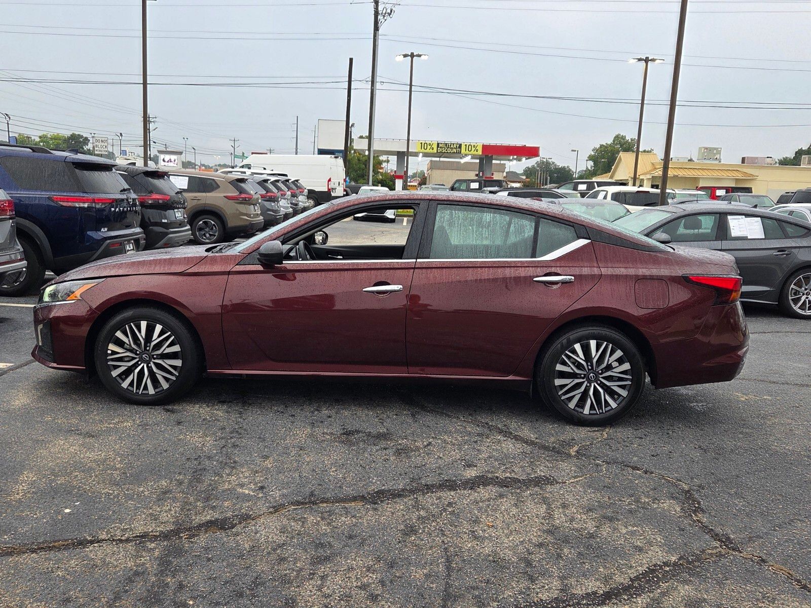 Used 2025 Red Nissan 2.5 SV image 4