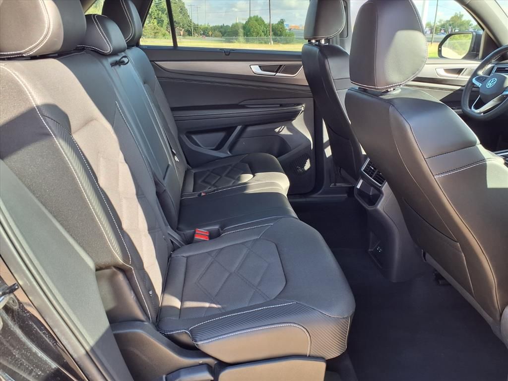 2024 Volkswagen Atlas Cross Sport 2.0T SE w/Technology - 11