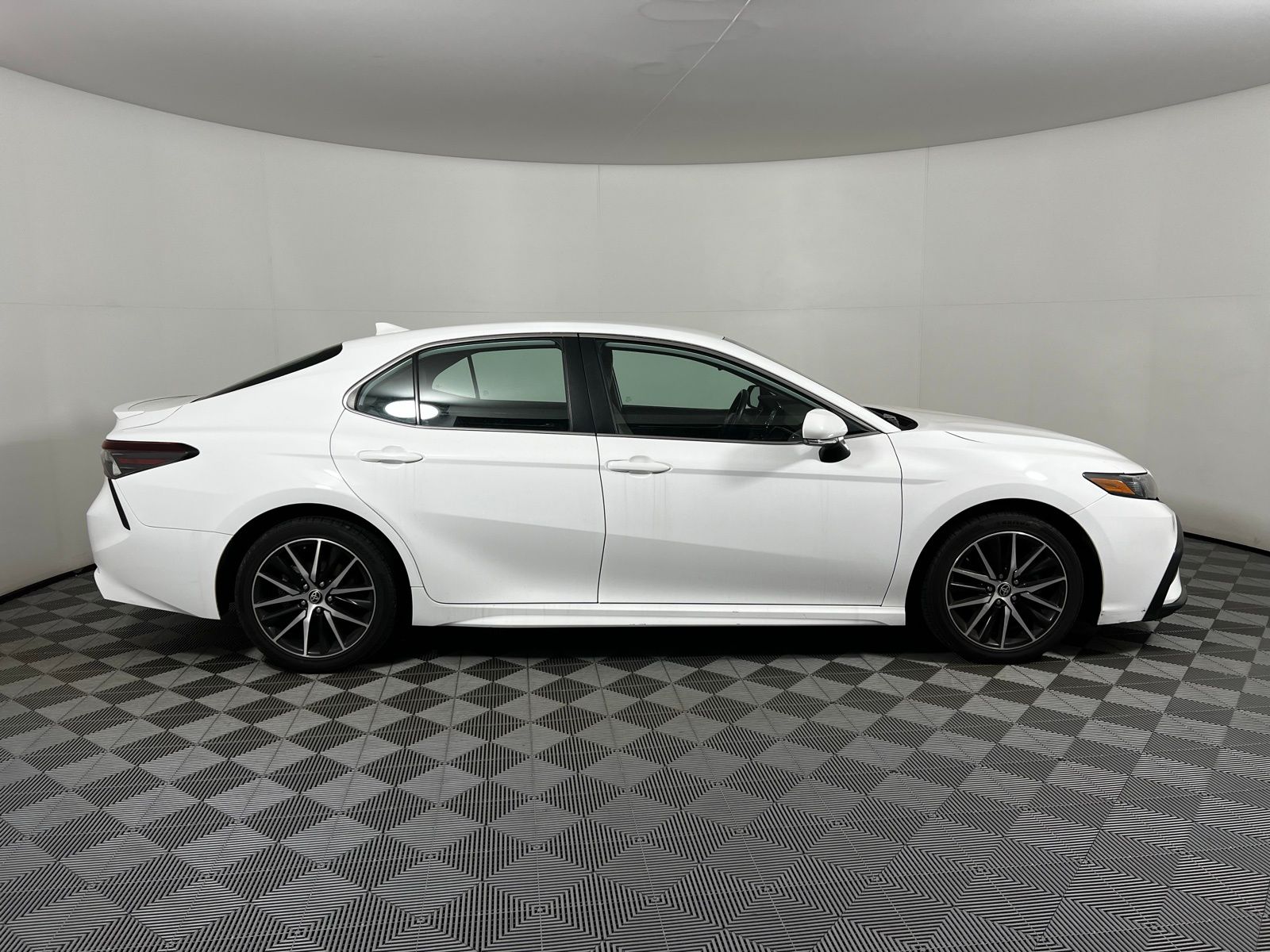 2023 Toyota Camry SE 4