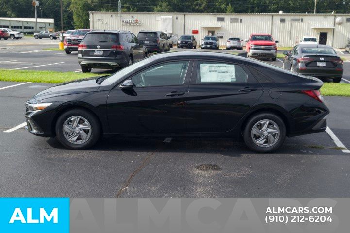 Used 2026 Abyss Black Hyundai SE image 10