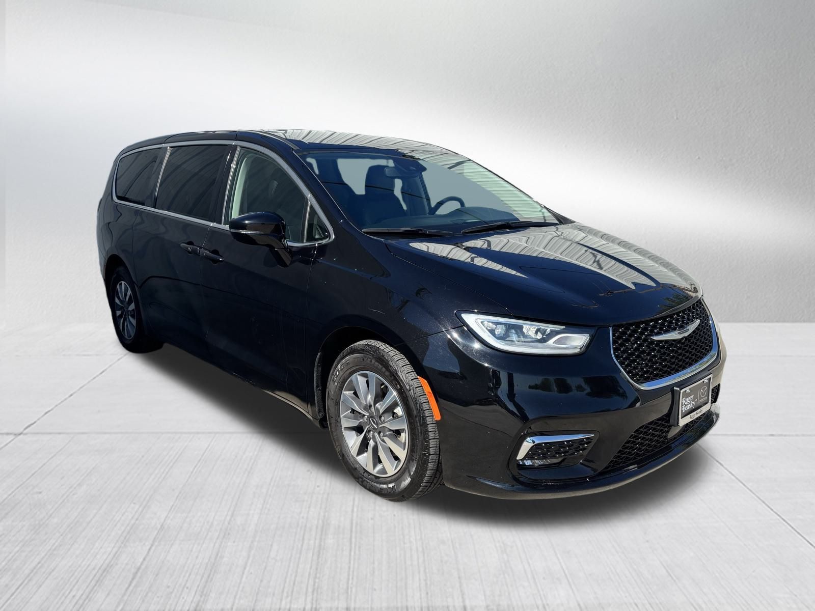 Used Car 2024 Chrysler Pacifica Hybrid  Select For Sale Under $35,000 In Austin, Texas
