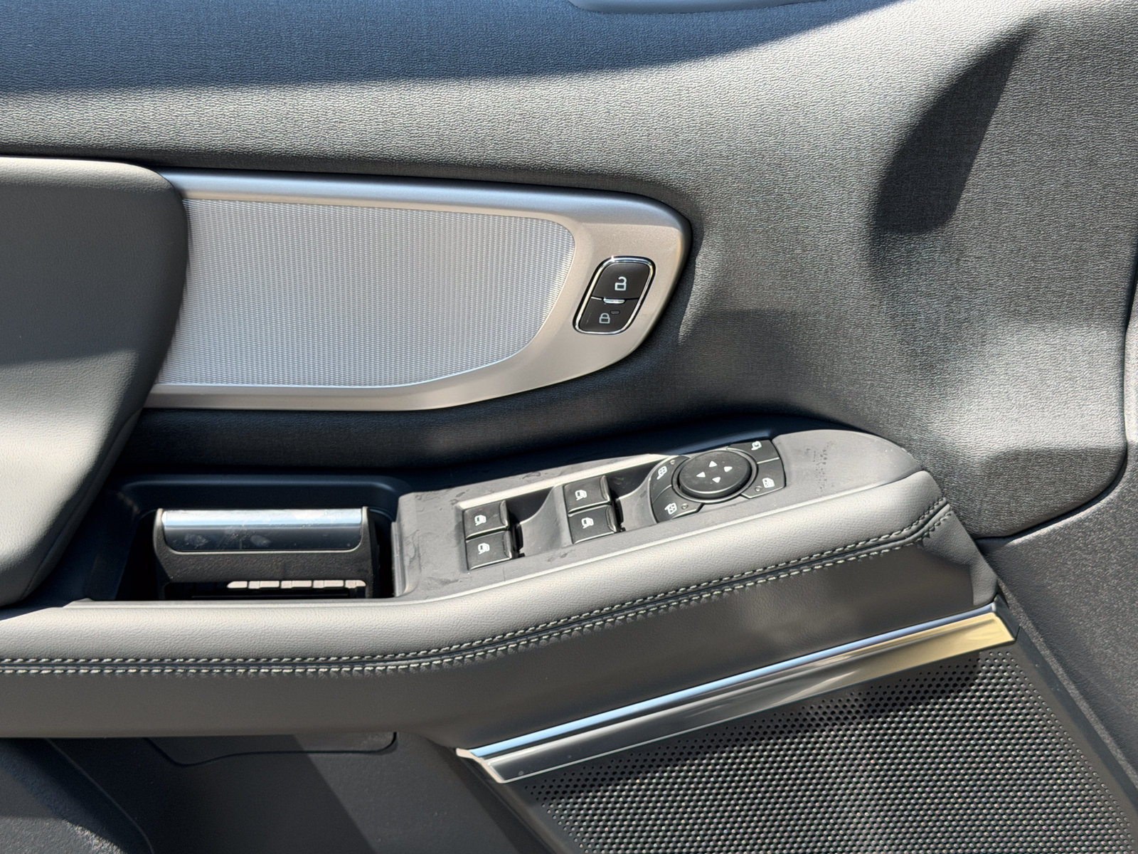 New 2027 Glacier Gray Metallic Tri-Coat Ford Active image 39