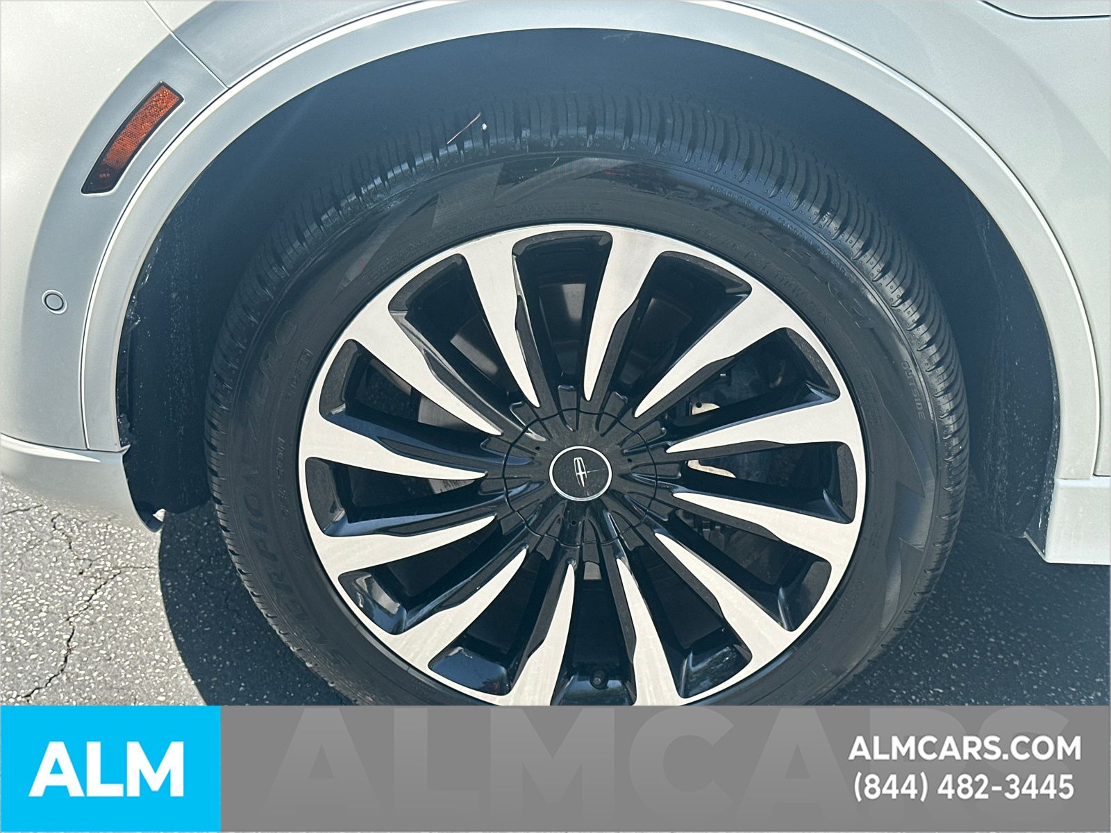 Used 2022 White Lincoln Black Label Grand Touring image 12