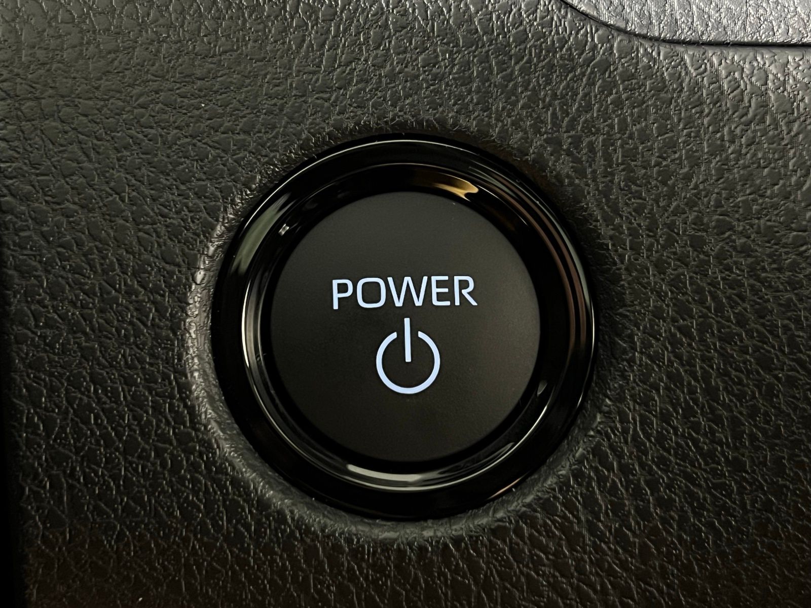 2025 Toyota Camry LE 17