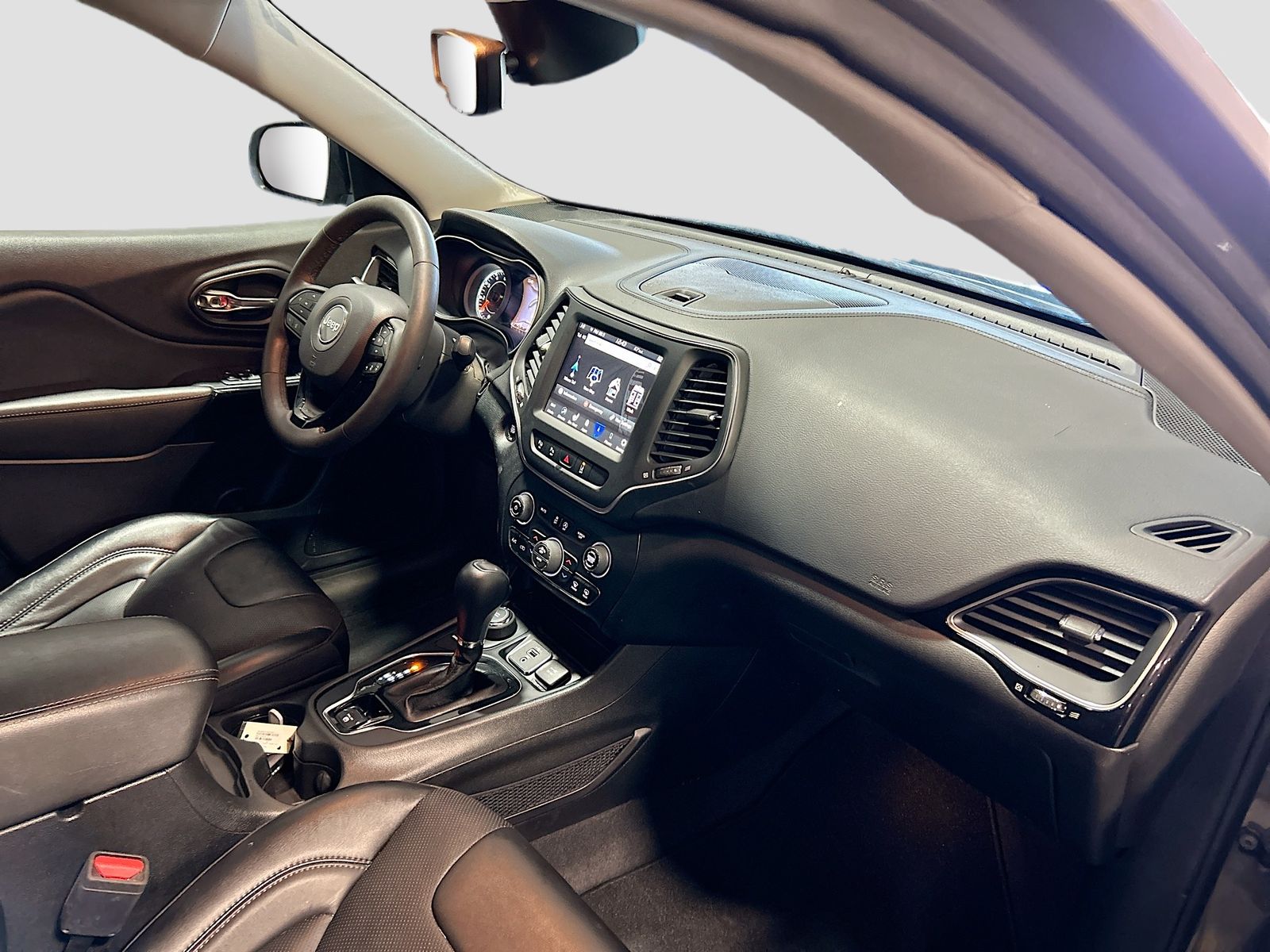 Used 2023 Gray Jeep Altitude image 28