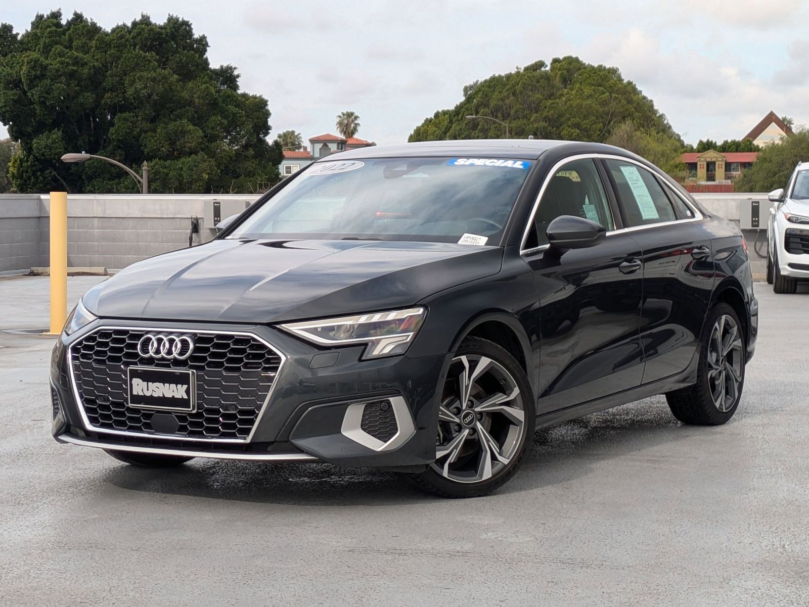 View vehicle photo 3