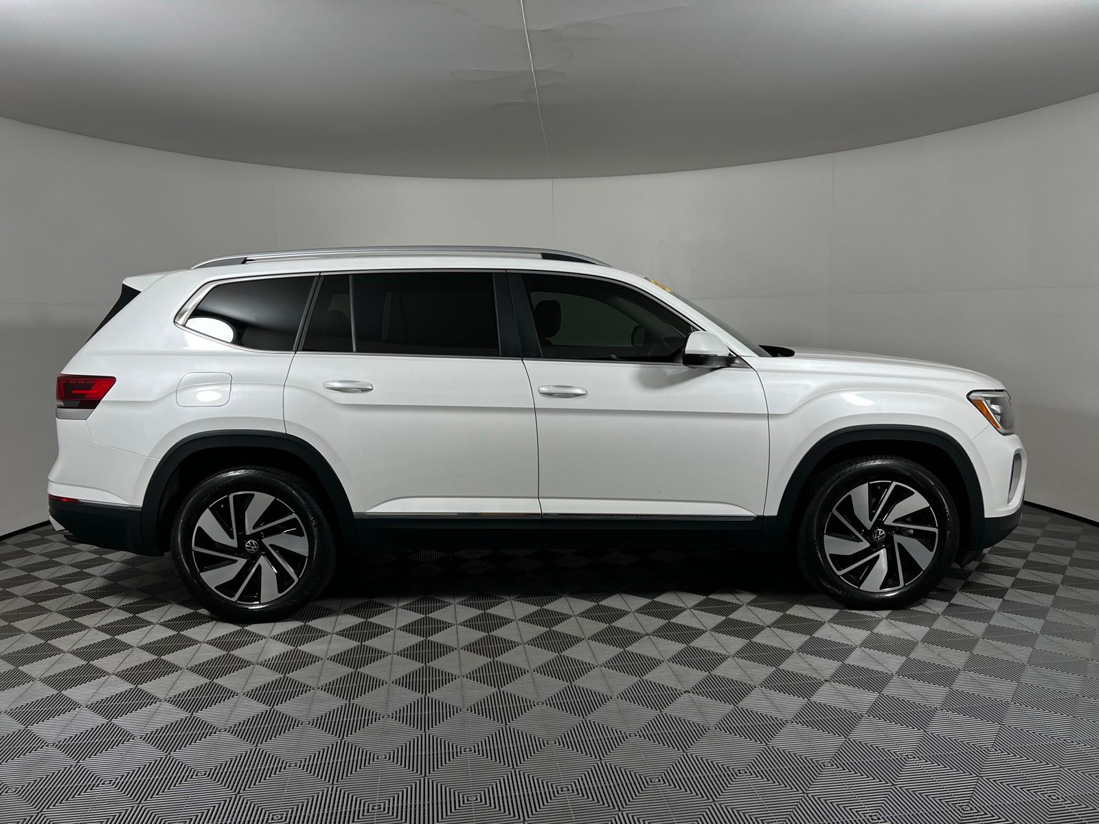 Thumbnail: 2024 Volkswagen Atlas - 4