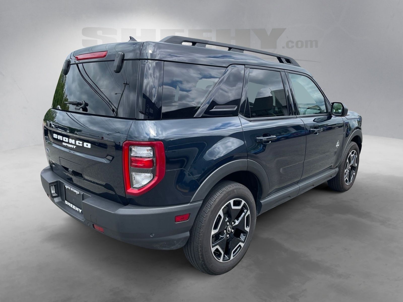 Certified Used 2022 Alto Blue Metallic Tinted Clearcoat Ford Outer Banks image 4