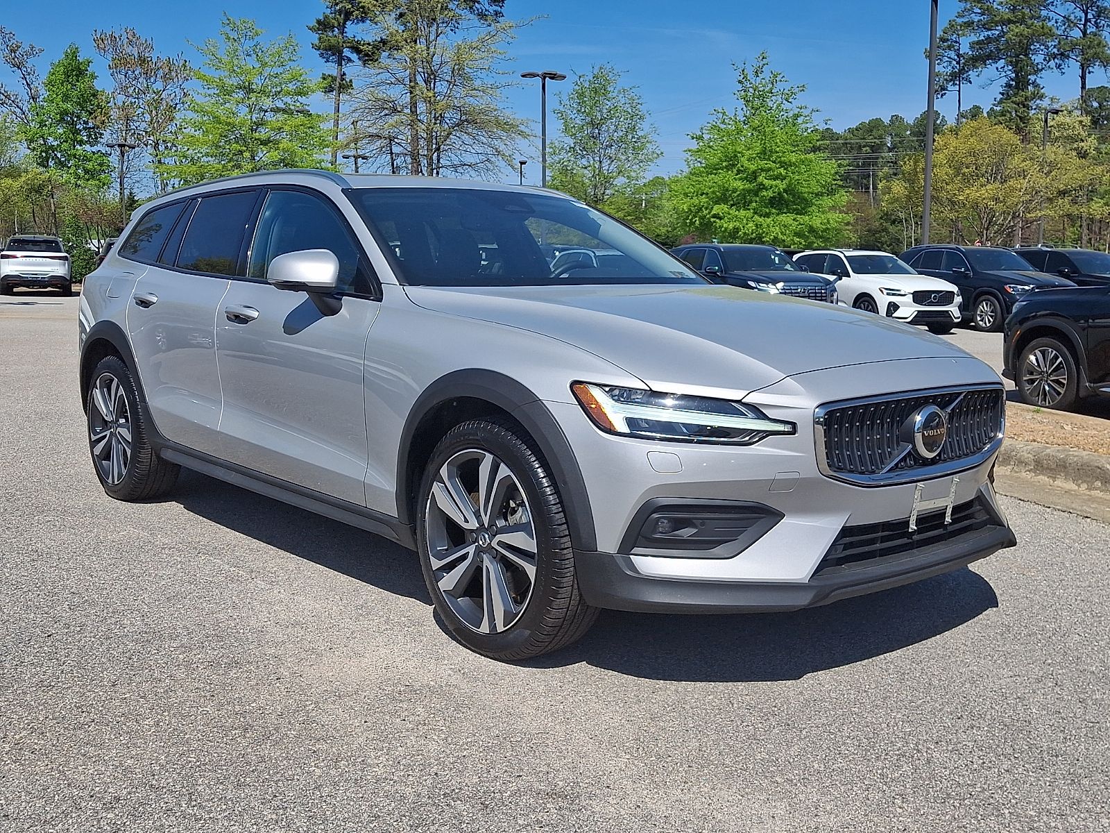 Silver Dawn Metallic 2025 Volvo V60 Cross Country B5 Plus AWD Wagon All-Wheel Drive Automatic