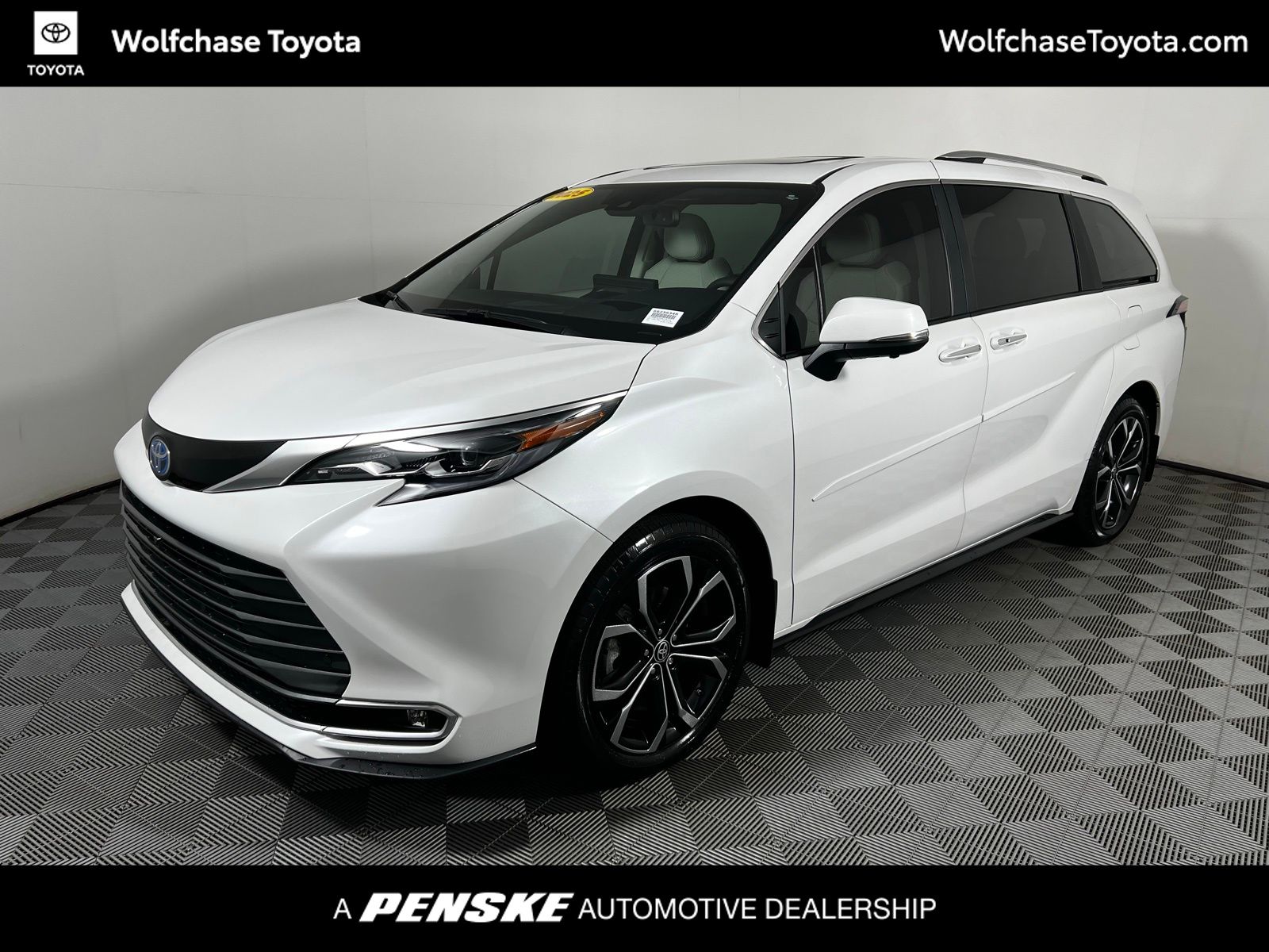 2025 Toyota Sienna Platinum -
                Cordova, TN
