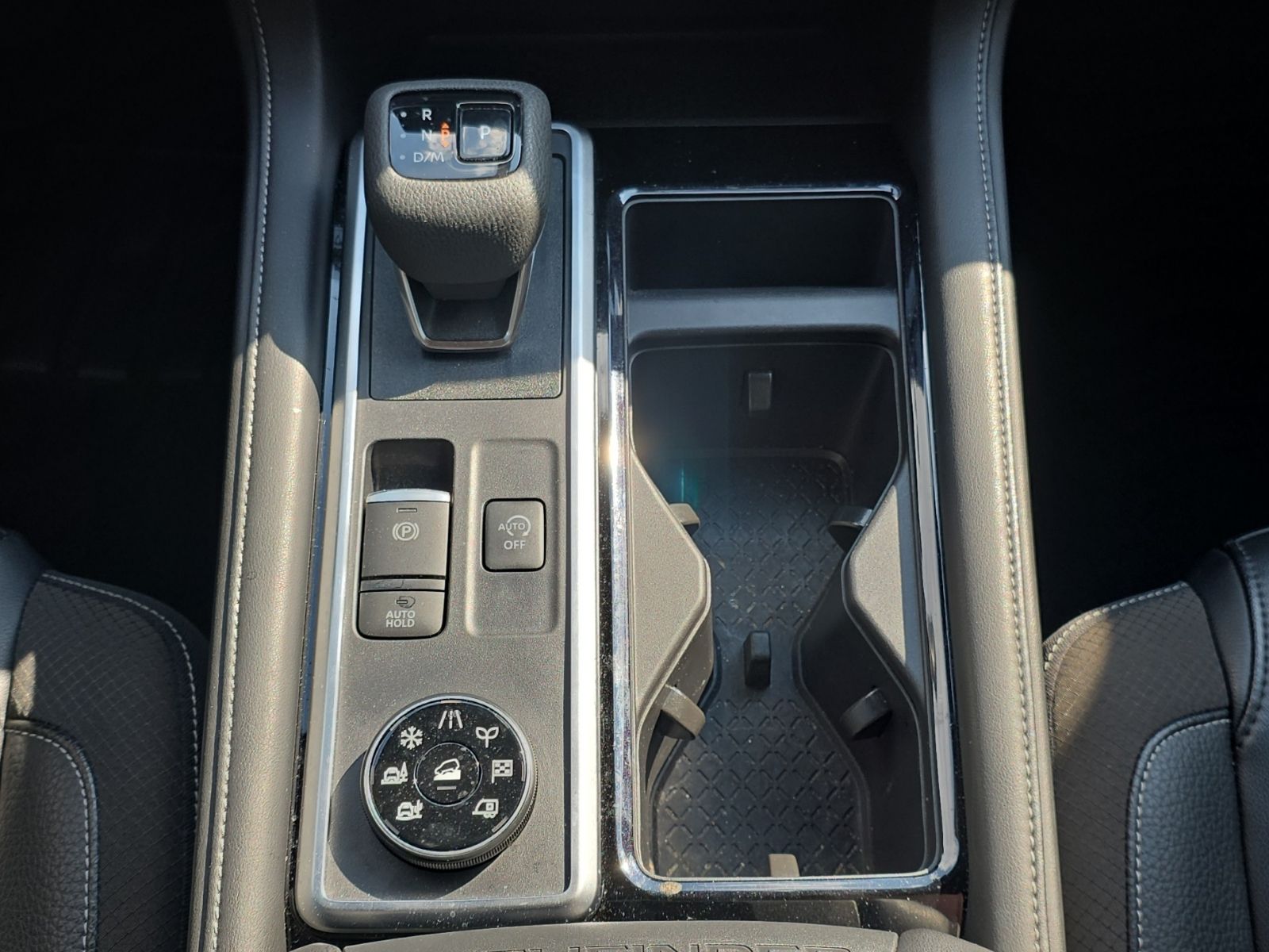 Used 2024 Black Nissan SL image 27