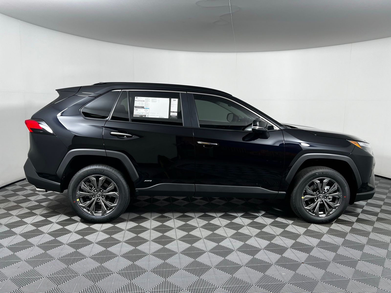 Thumbnail: 2025 Toyota RAV4 - 4