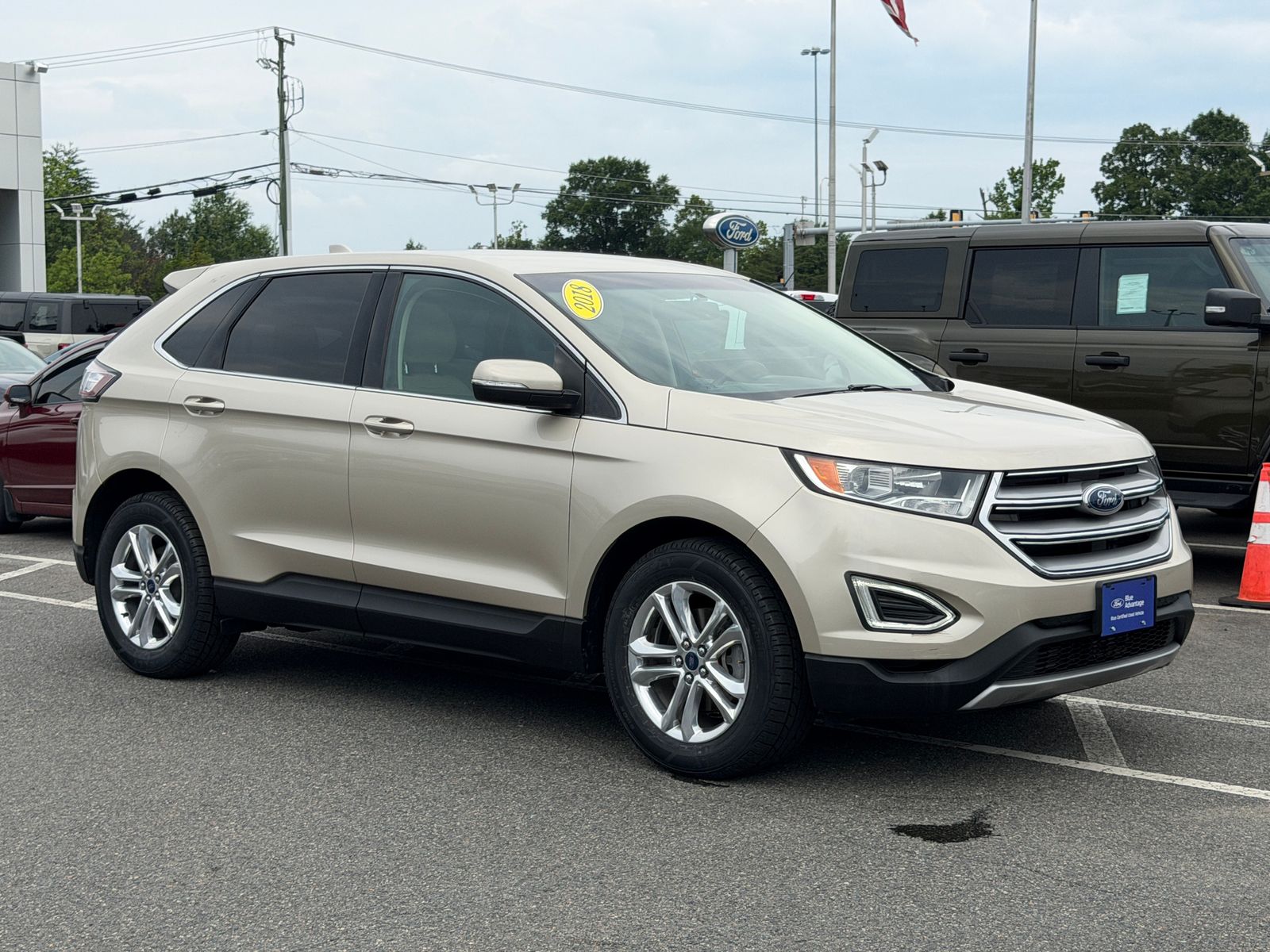 White Gold Metallic 2018 Ford Edge SUV / Crossover Front-Wheel Drive 6-Speed Automatic
