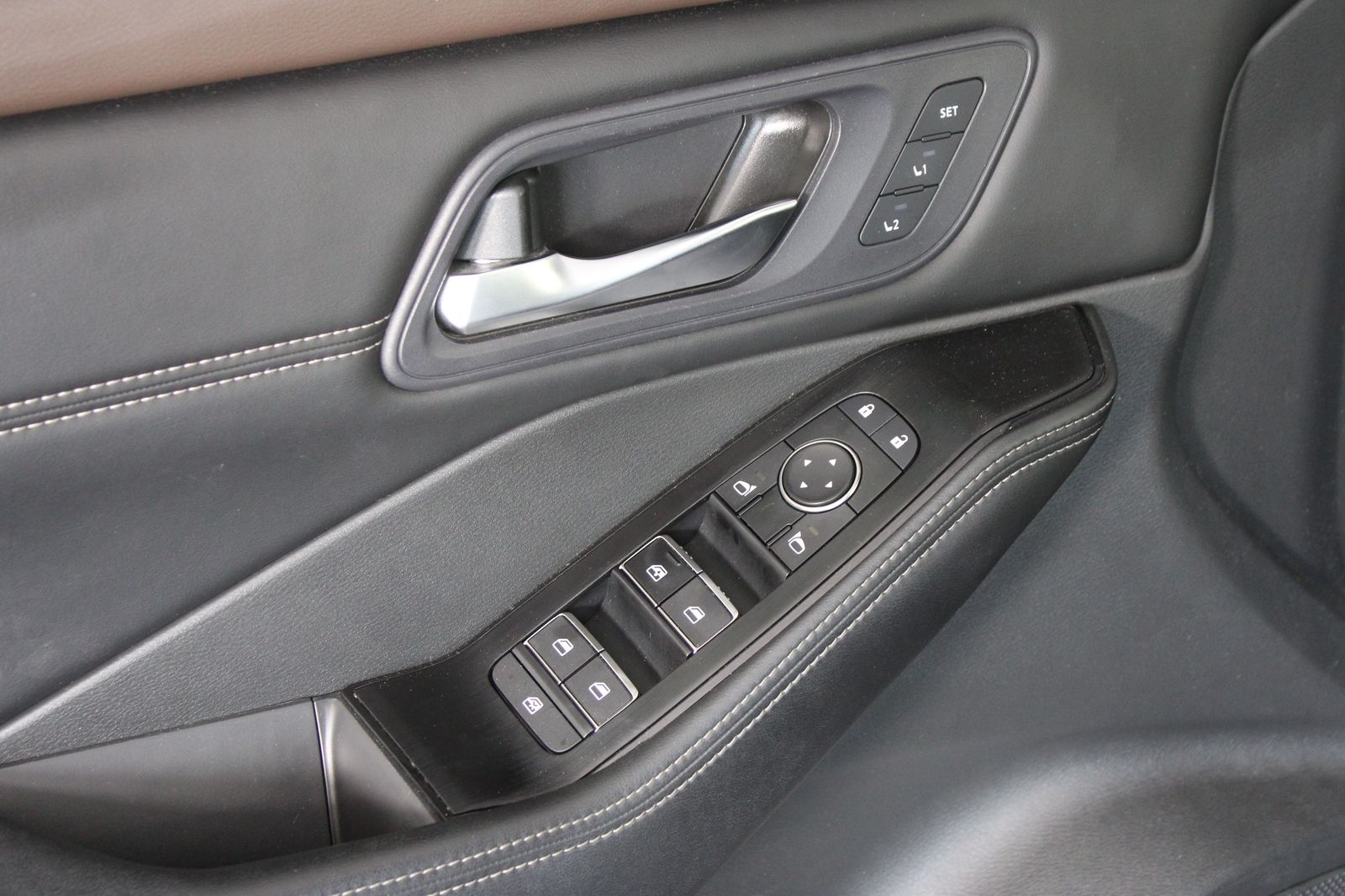 Used 2023 Gray Nissan SL image 14