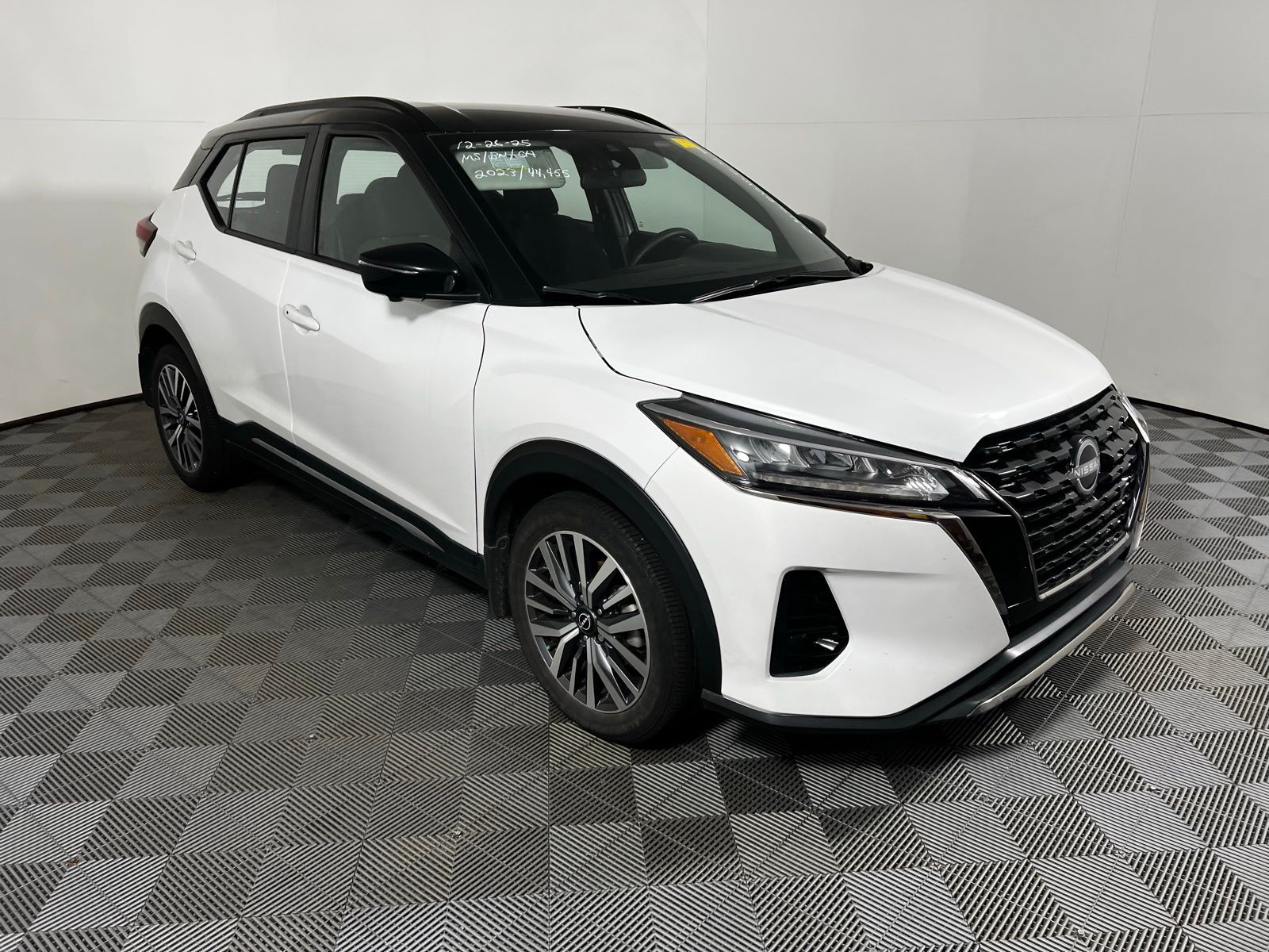 Thumbnail: 2023 Nissan Kicks - 3