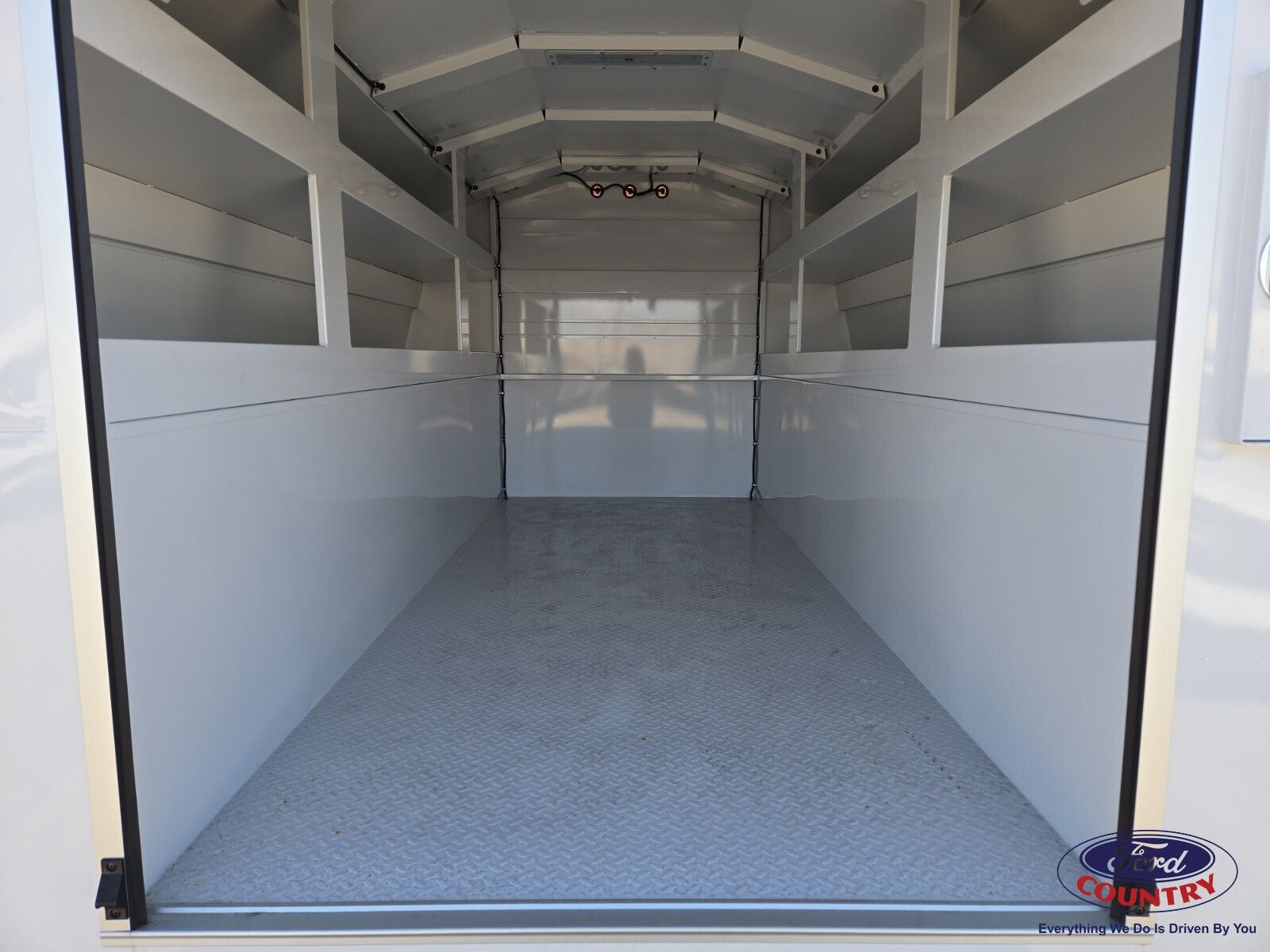 2025 Ford Transit Chassis Cab Base - Photo 9