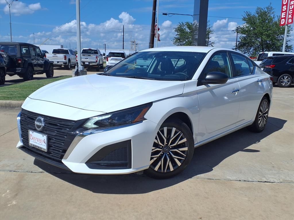 Glacier White 2025 Nissan Altima 2.5 SV FWD Sedan Front-Wheel Drive Continuously Variable Transmission