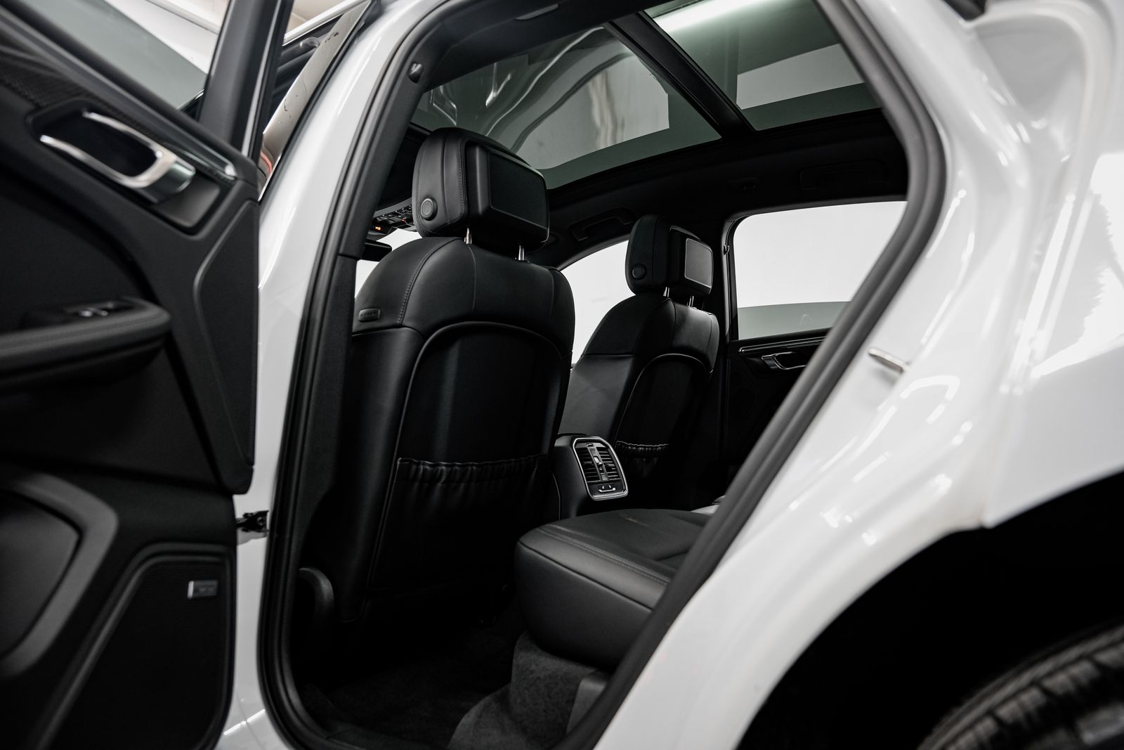 2022 Porsche Macan GTS — photo 34