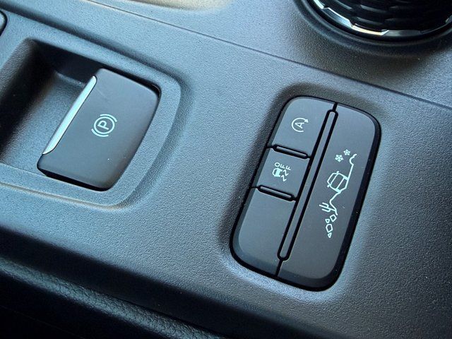 New 2025 Oxford White Ford XLT image 24