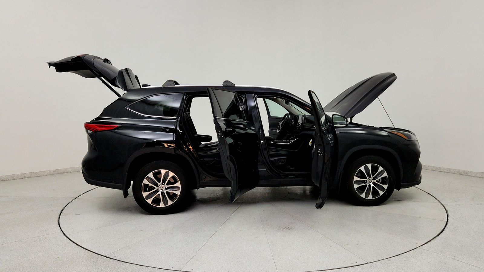 Used 2022 Black Toyota XLE image 14