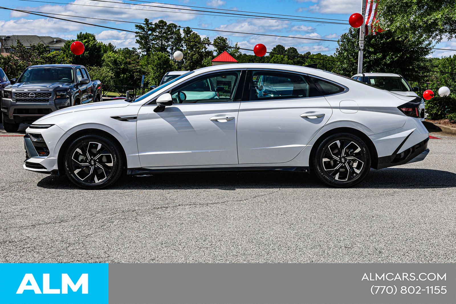 Used 2024 White Hyundai SEL image 9