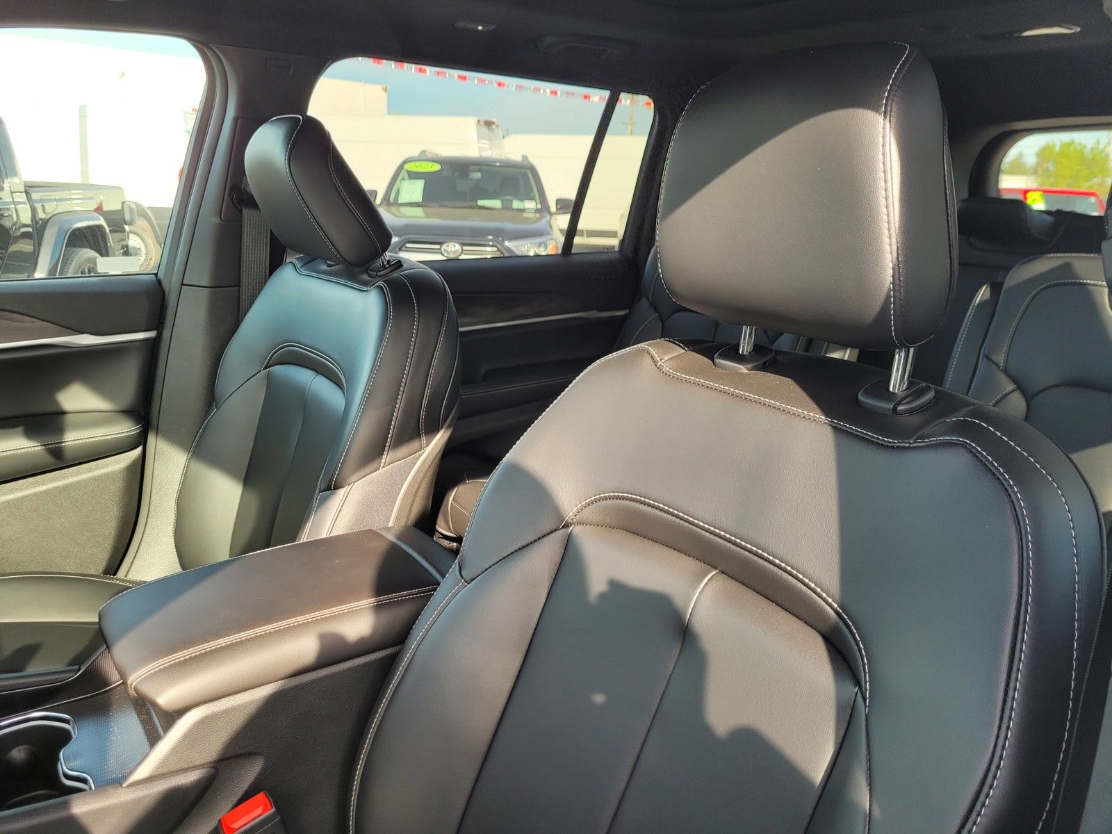 New 2026 White/off-white Jeep Limited image 13