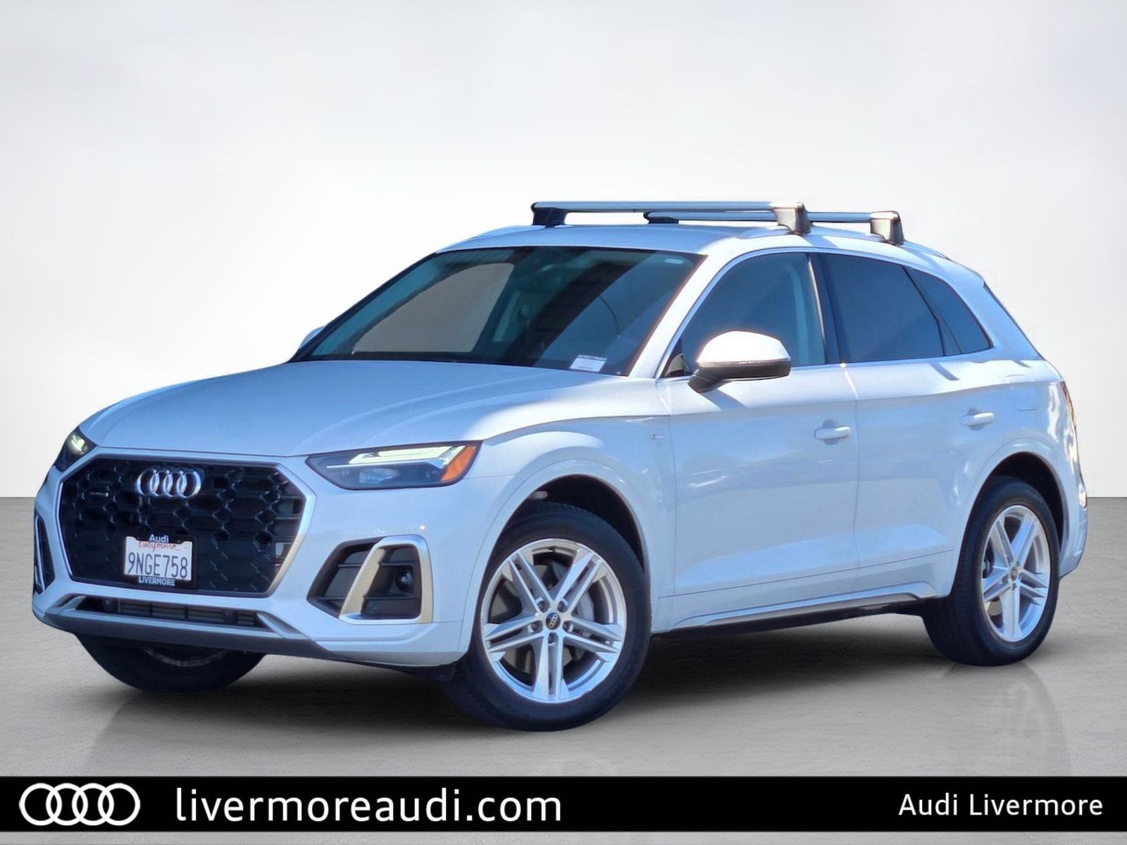 Glacier White 2024 Audi Q5 Hybrid Plug-in SUV / Crossover All-Wheel Drive 7-Speed Automatic