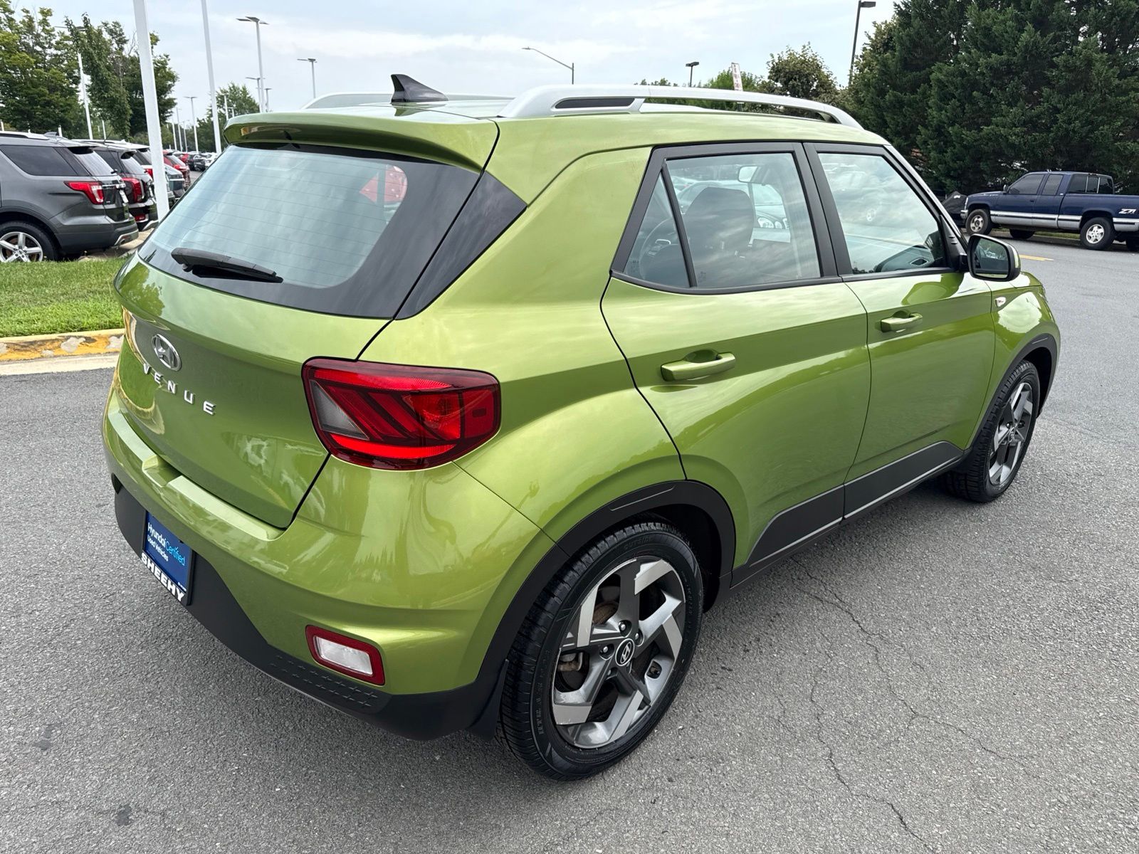 Used 2022 Green Hyundai SEL image 3