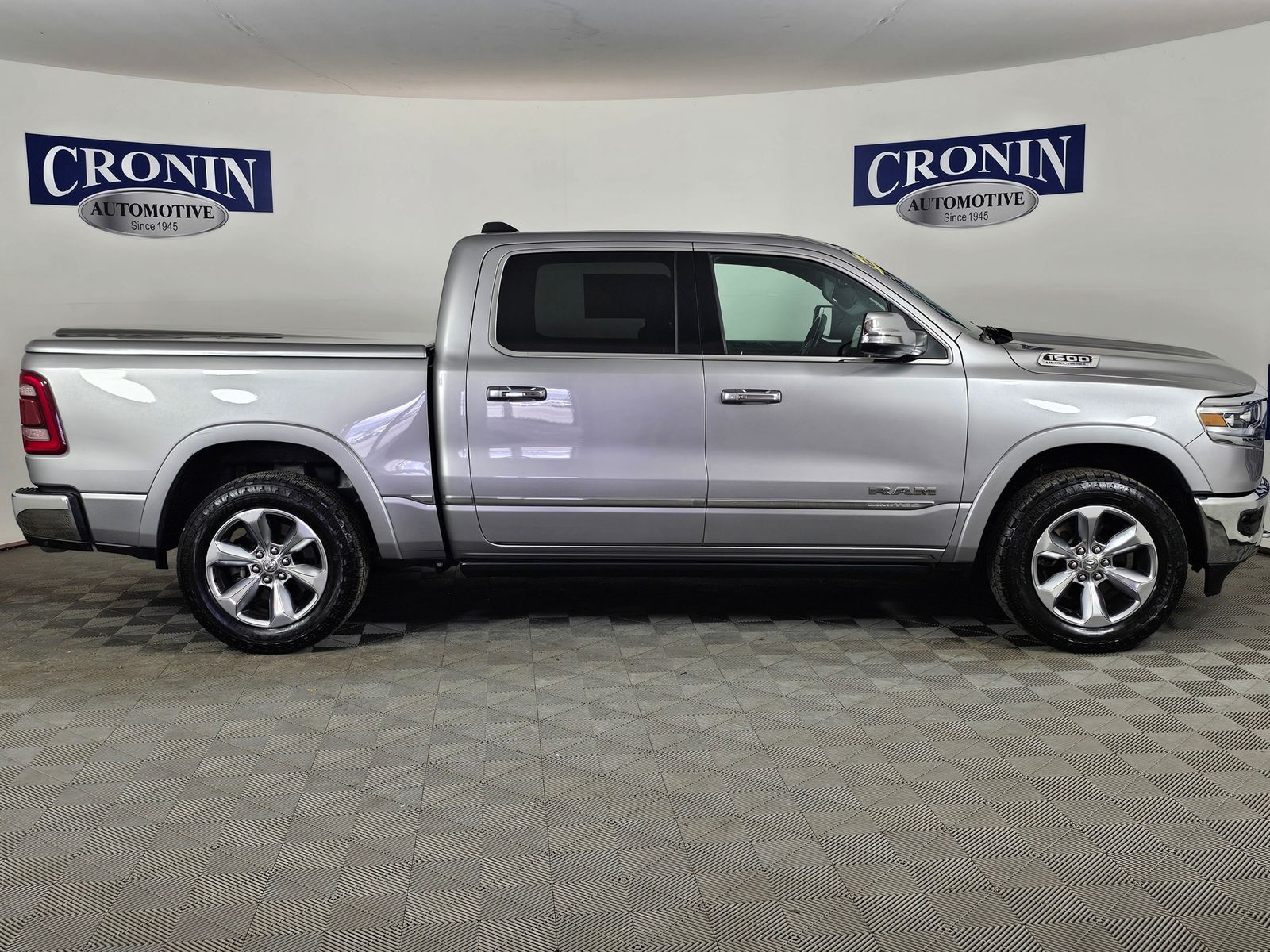 View vehicle photo 6