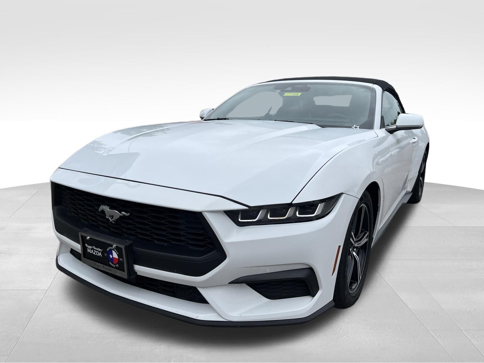 Oxford White 2024 Ford Mustang Convertible Rear-Wheel Drive Automatic